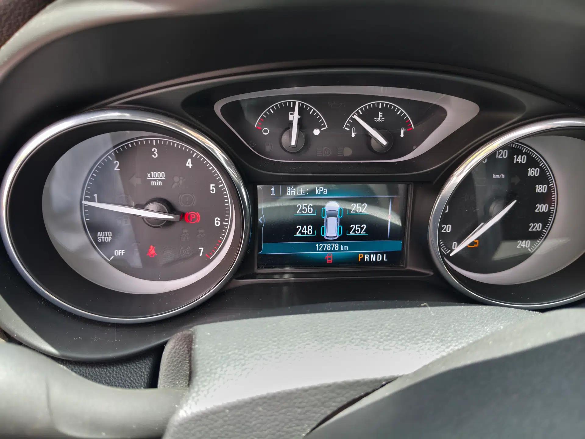 Buick Envision 2018 20T Two-Wheel-Drive Elite Model — миниатюра 13