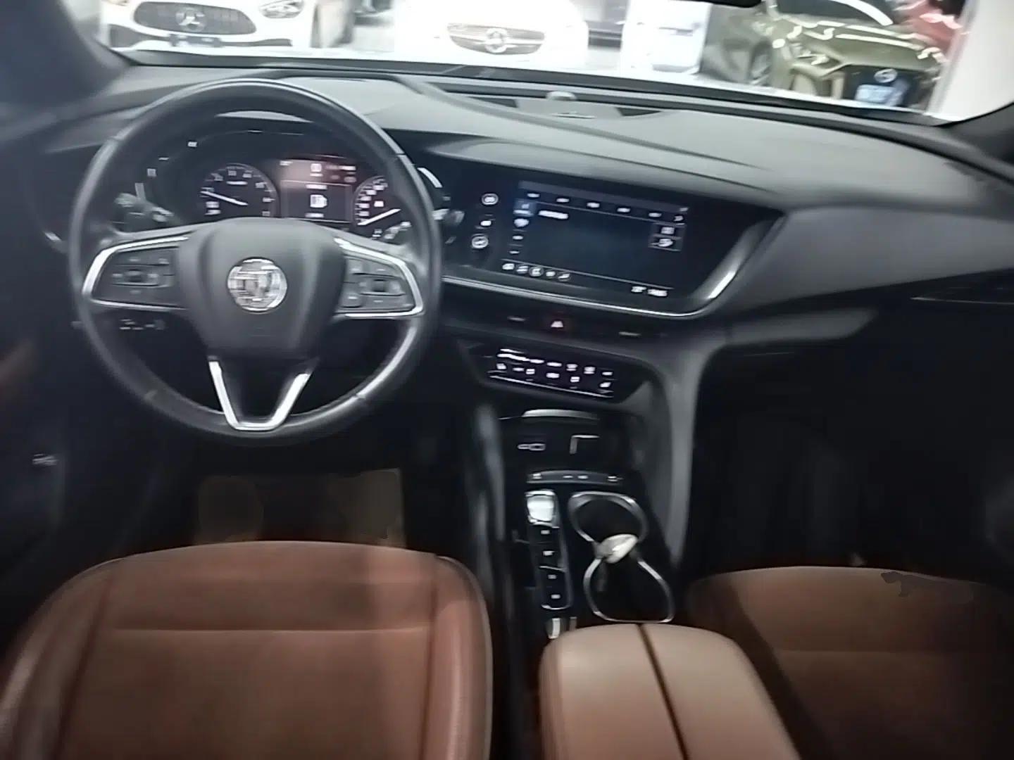 Buick Envision 2020 Encore S 652T Two-Wheel Drive Luxury Model — миниатюра 13