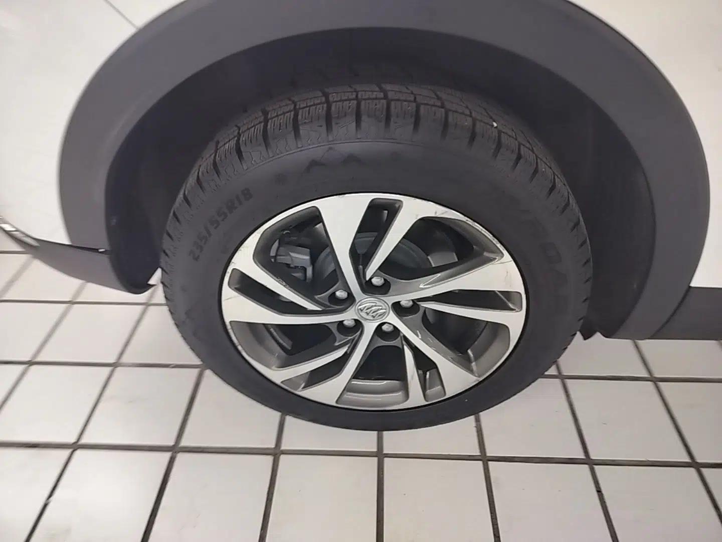 Buick Envision 2020 Encore S 652T Two-Wheel Drive Luxury Model — миниатюра 10