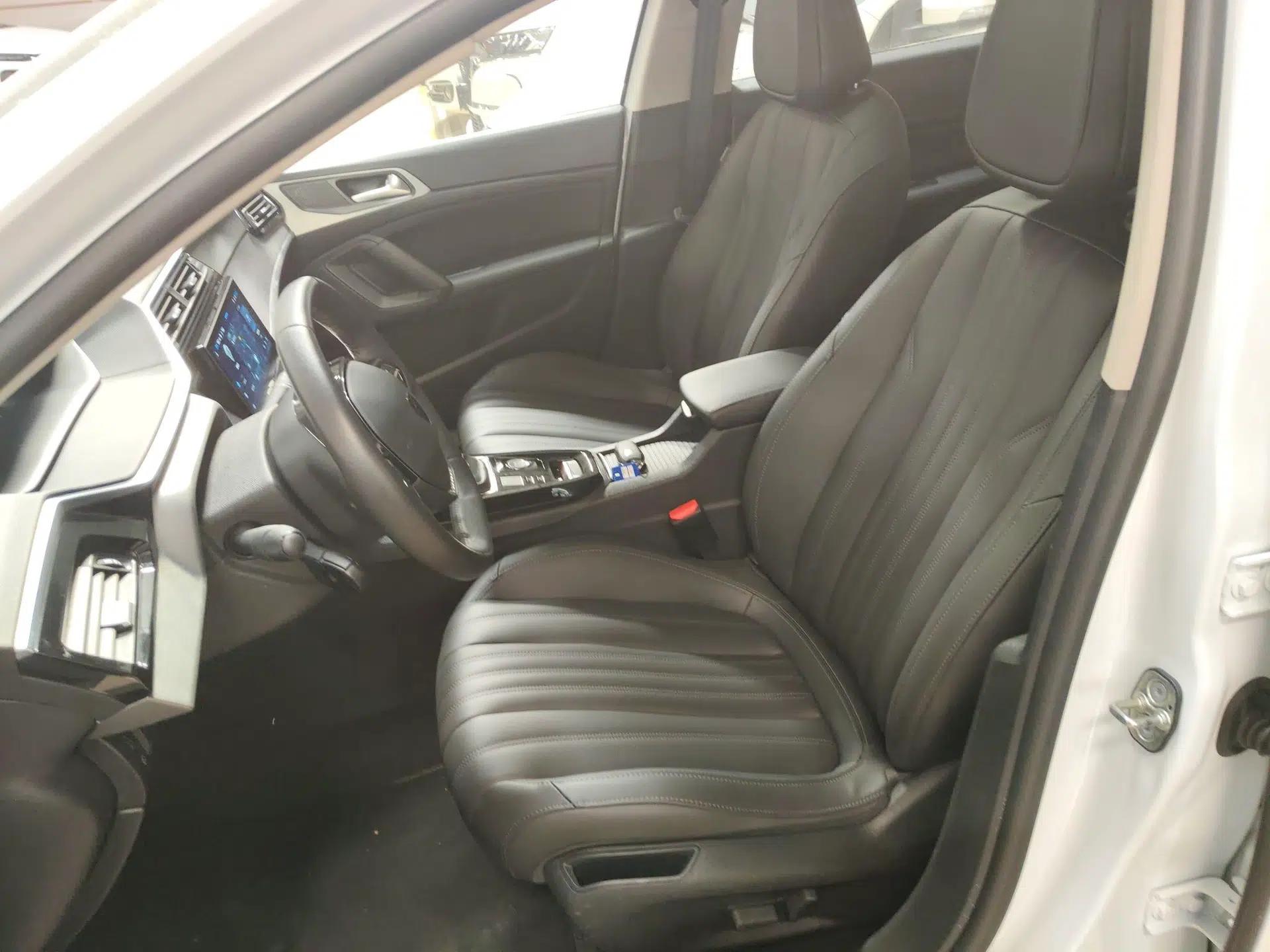 Peugeot 408 2022 1.6T Light-Chasing Edition — миниатюра 11