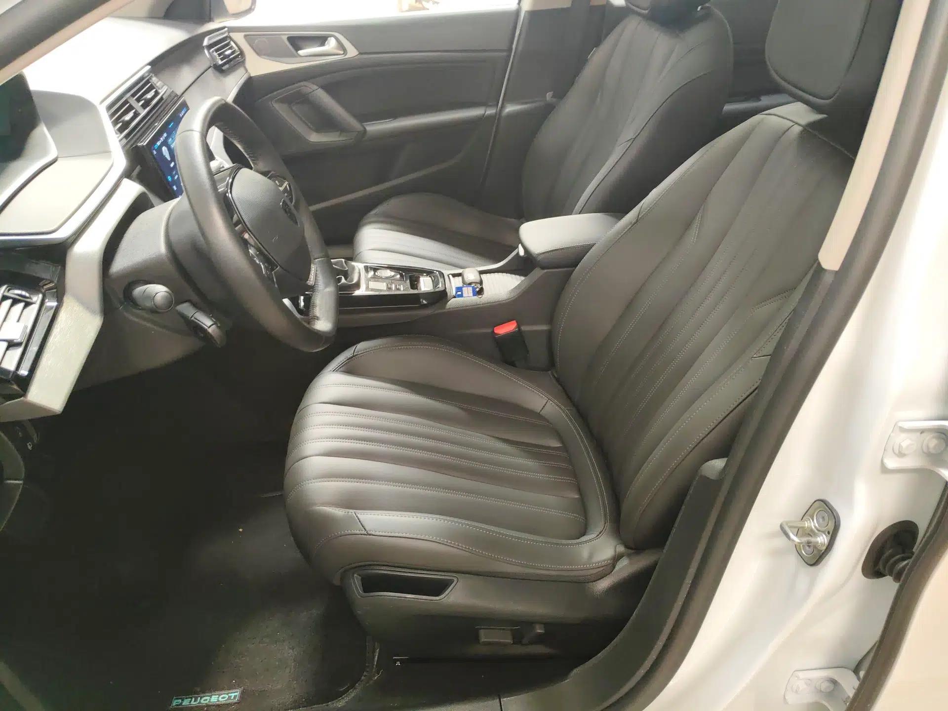 Peugeot 408 2022 1.6T Light-Chasing Edition — миниатюра 12