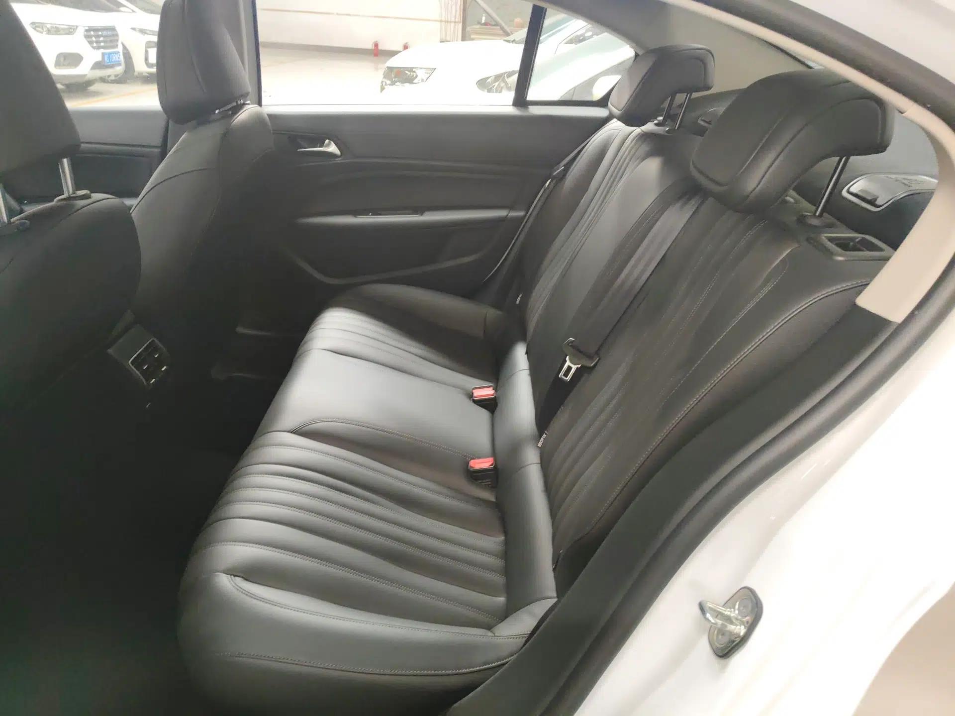 Peugeot 408 2022 1.6T Light-Chasing Edition — миниатюра 14
