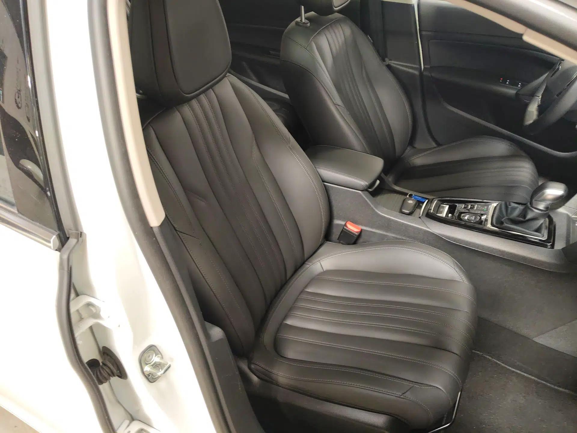Peugeot 408 2022 1.6T Light-Chasing Edition — миниатюра 7