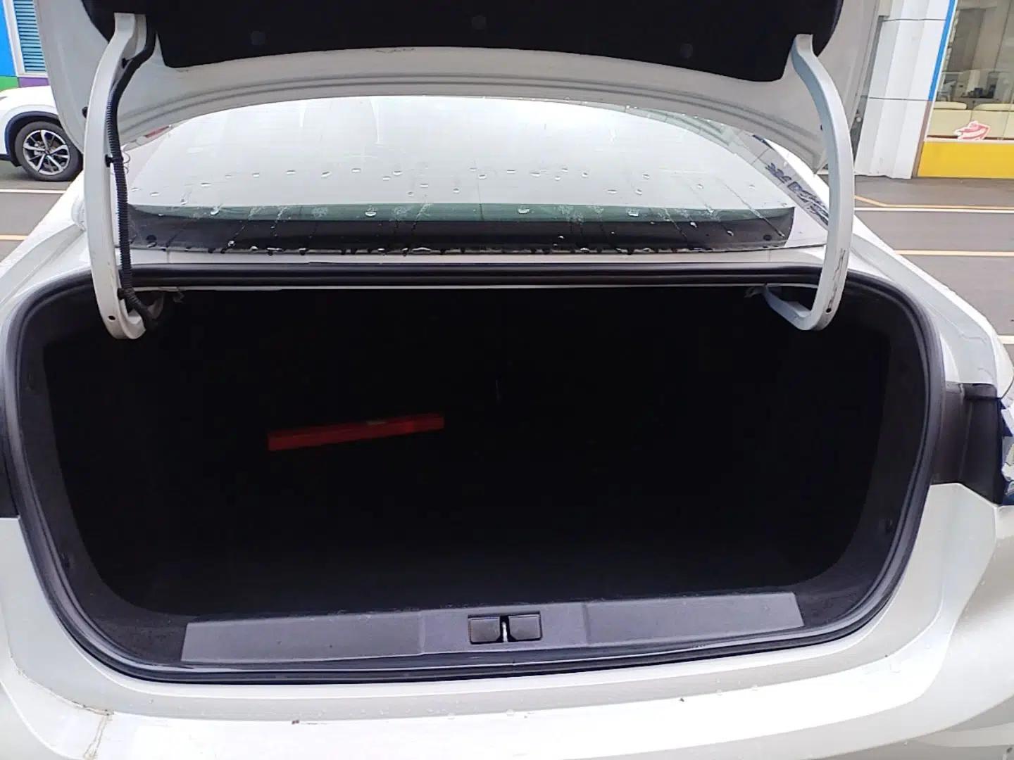 Peugeot 408 2022 1.6T Light-Chasing Edition — миниатюра 22