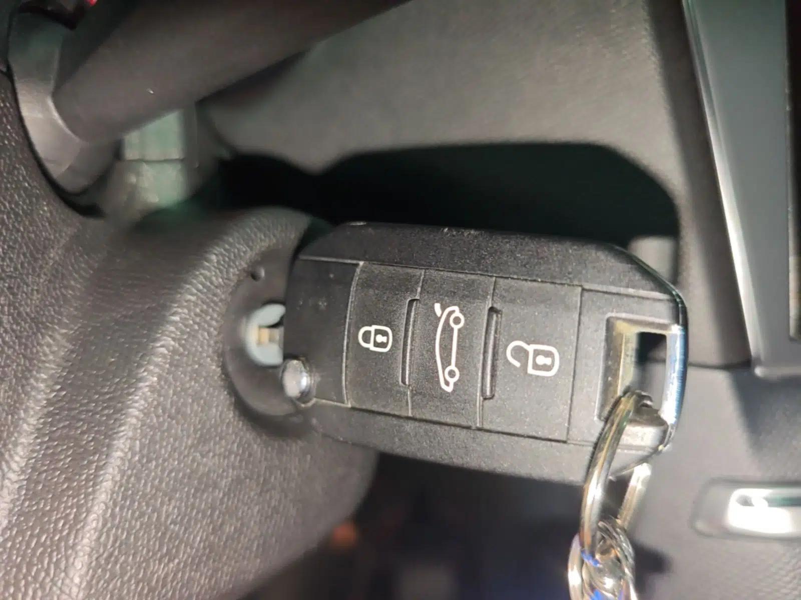 Peugeot 408 2019 360THP Automatic Luxury Edition China VI Standard — миниатюра 12