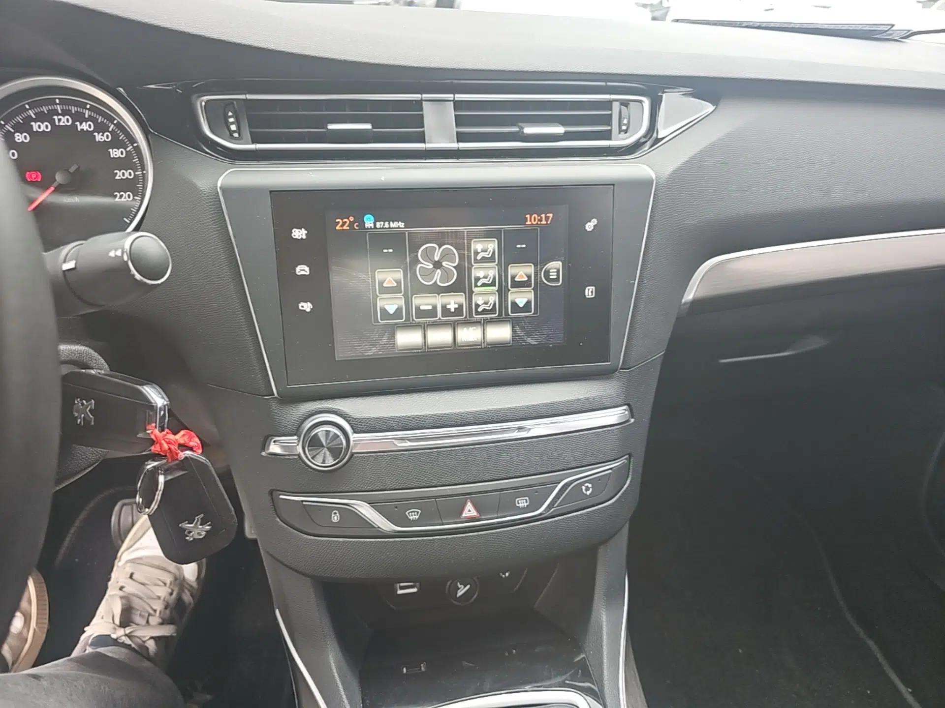 Peugeot 408 2015 1.2T Automatic Luxury Edition — миниатюра 16