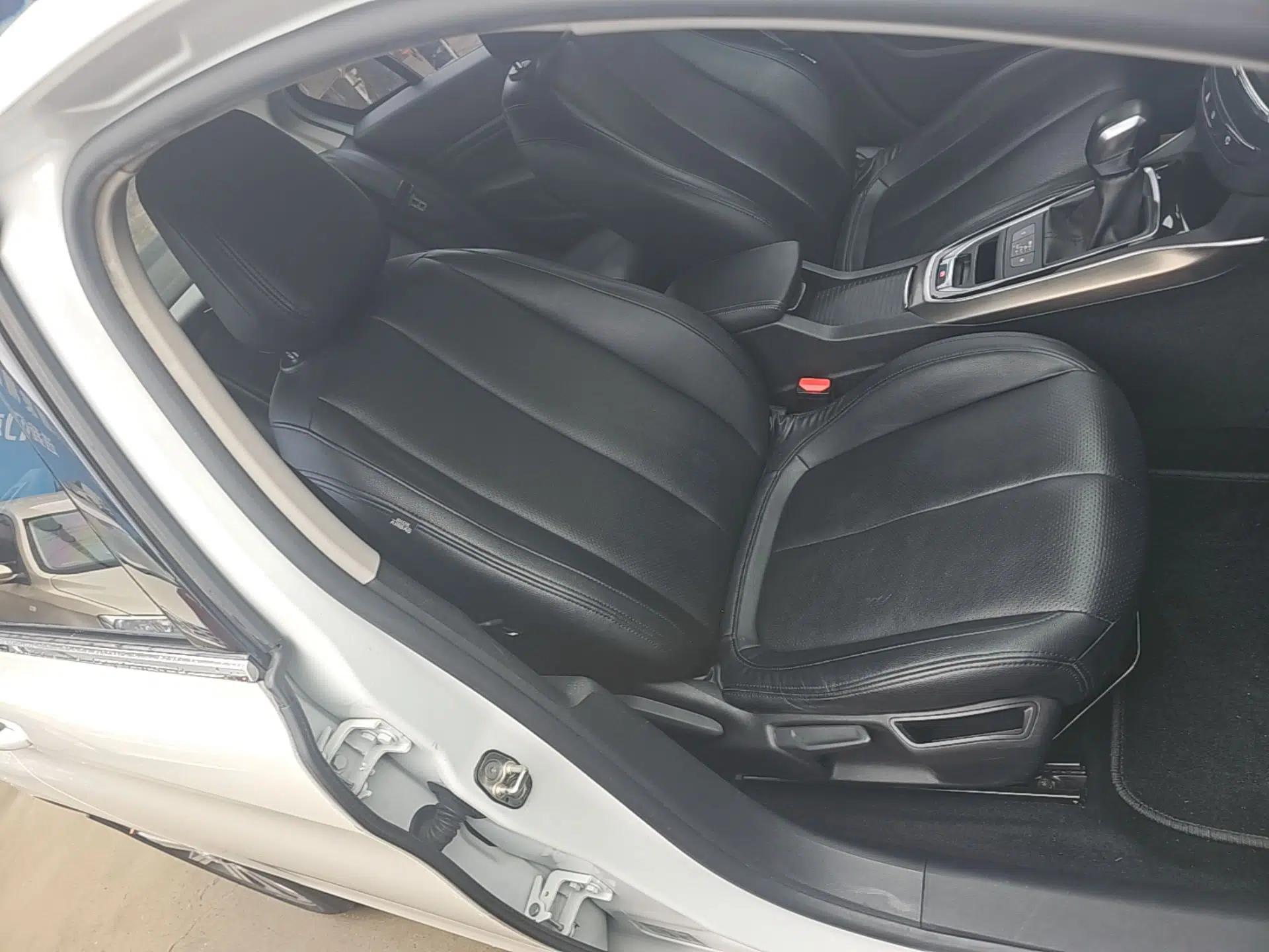 Peugeot 408 2015 1.2T Automatic Luxury Edition — миниатюра 23
