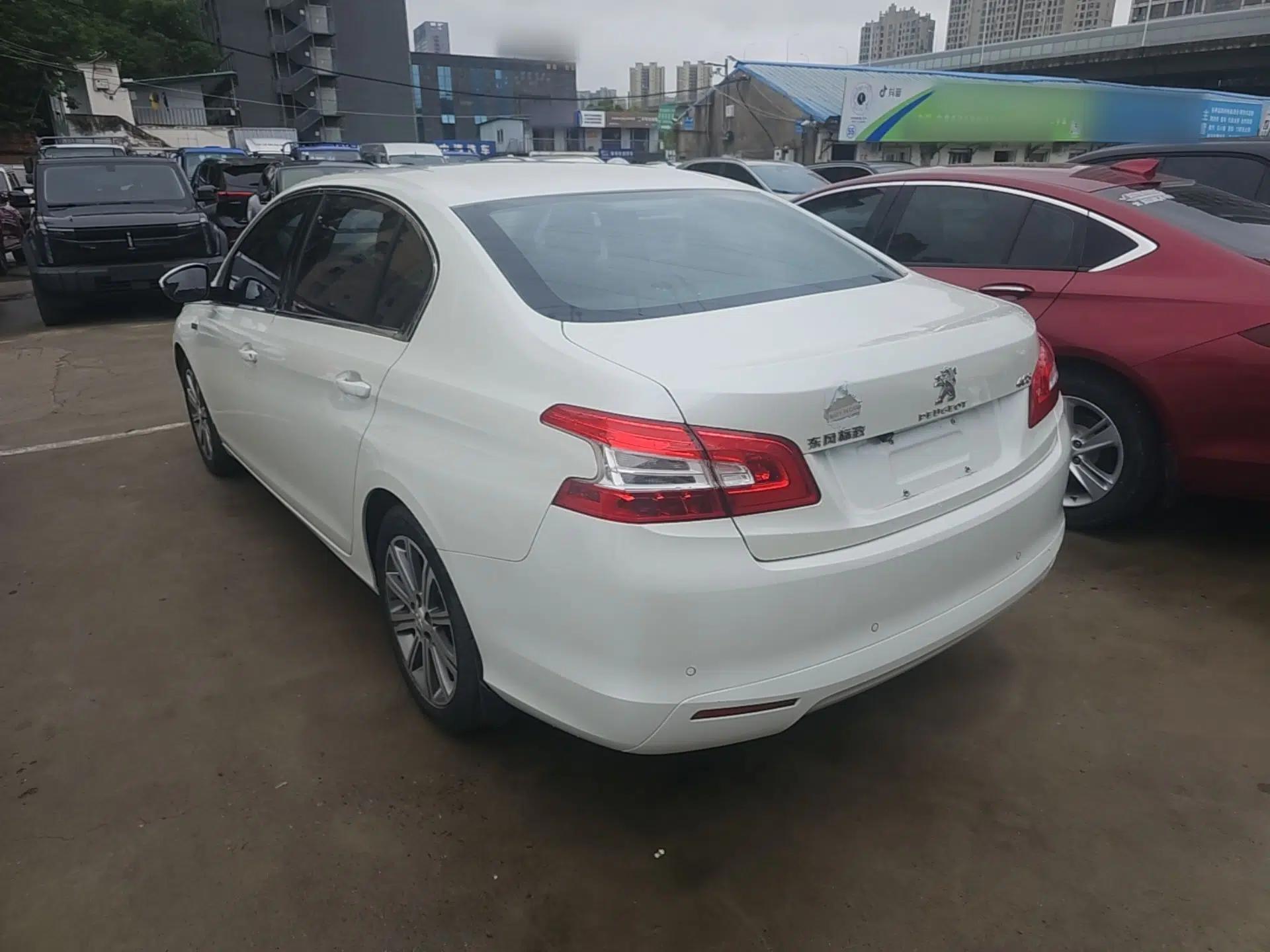 Peugeot 408 2015 1.2T Automatic Luxury Edition — миниатюра 4