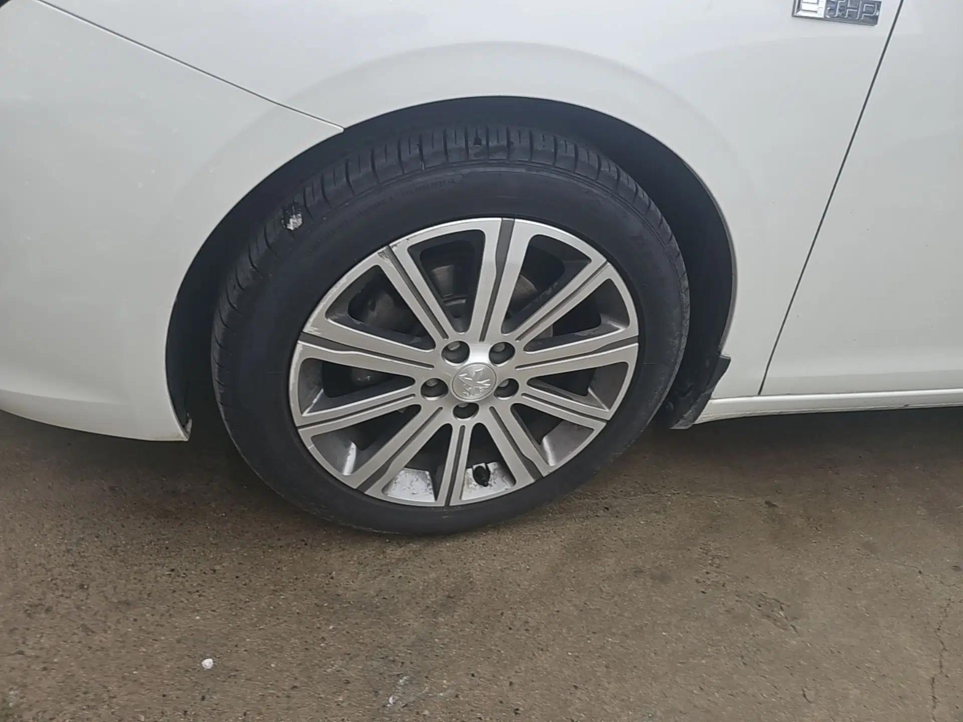 Peugeot 408 2015 1.2T Automatic Luxury Edition — миниатюра 8