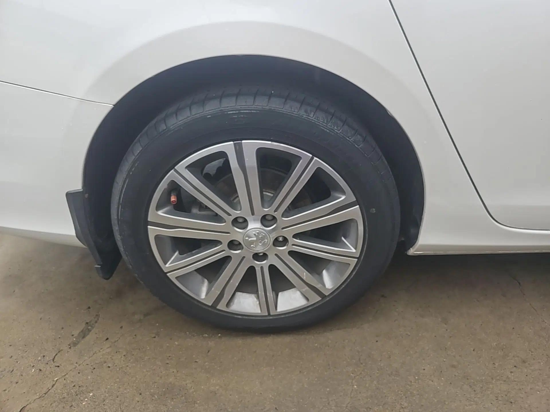 Peugeot 408 2015 1.2T Automatic Luxury Edition — миниатюра 10
