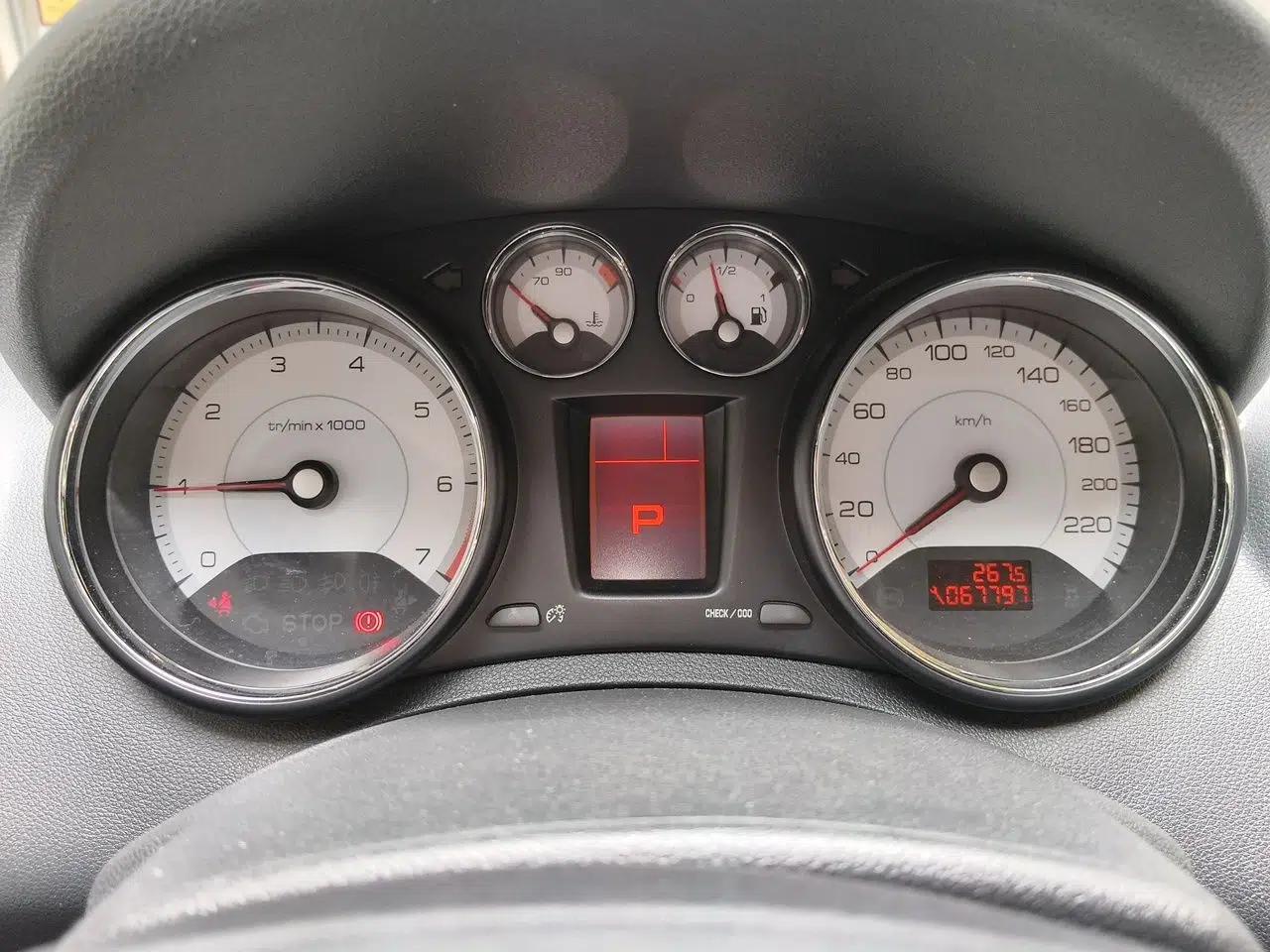 Peugeot 408 2011 2.0L Automatic Comfort Edition — миниатюра 12