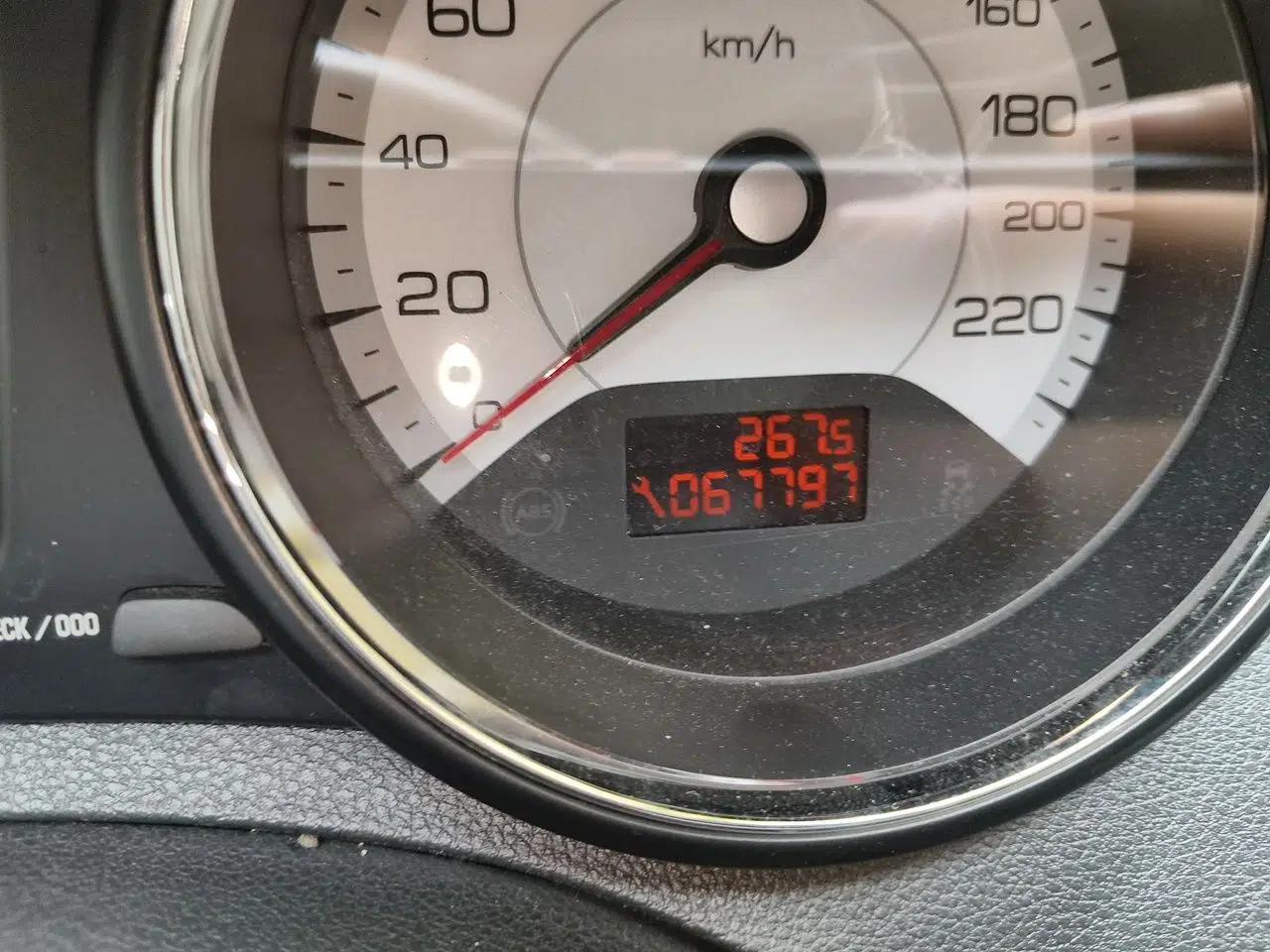 Peugeot 408 2011 2.0L Automatic Comfort Edition — миниатюра 13