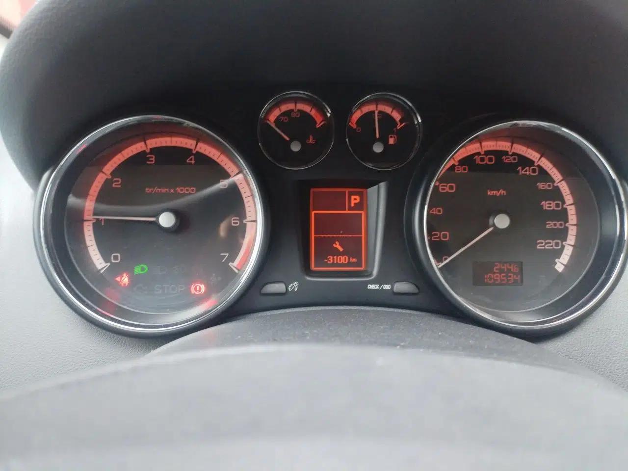 Peugeot 408 2011 2.0L Automatic Comfort Edition — миниатюра 12