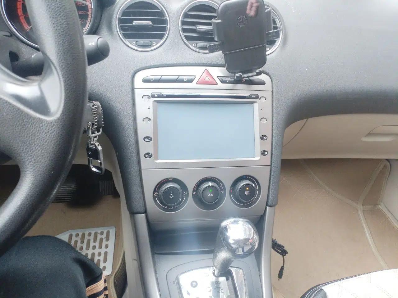 Peugeot 408 2011 2.0L Automatic Comfort Edition — миниатюра 14