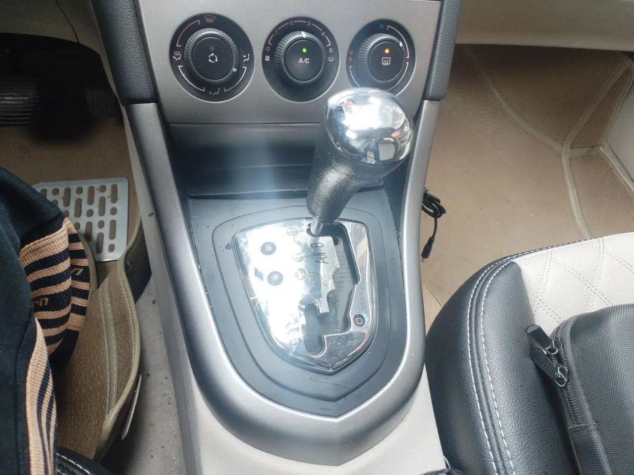 Peugeot 408 2011 2.0L Automatic Comfort Edition — миниатюра 15