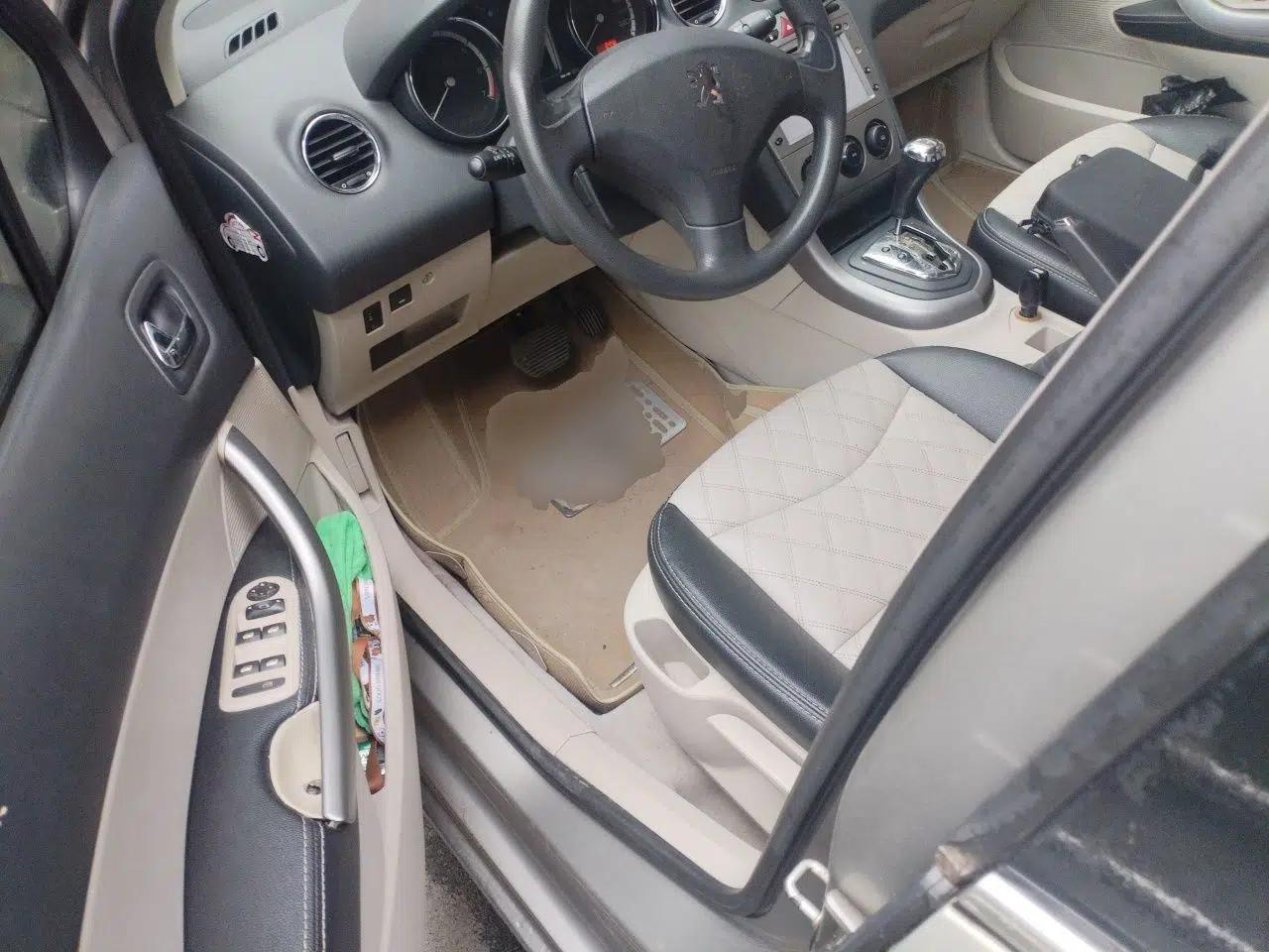 Peugeot 408 2011 2.0L Automatic Comfort Edition — миниатюра 17