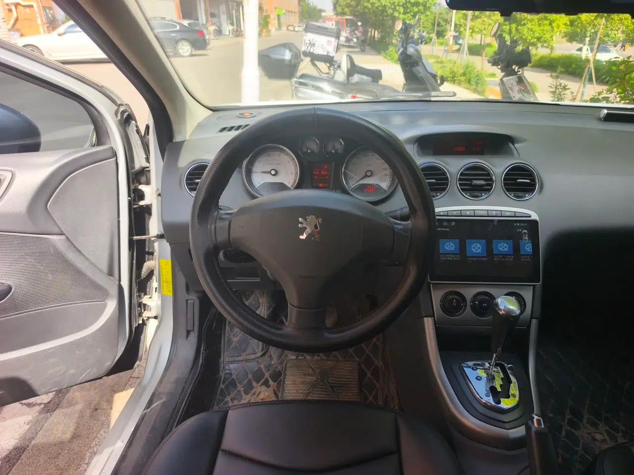 Peugeot 408 2010 2.0L Automatic Comfort Edition — миниатюра 11