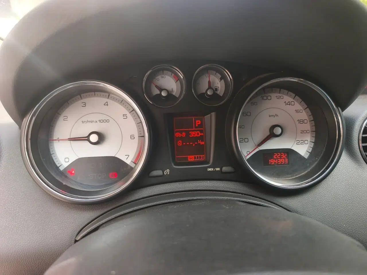 Peugeot 408 2010 2.0L Automatic Comfort Edition — миниатюра 12