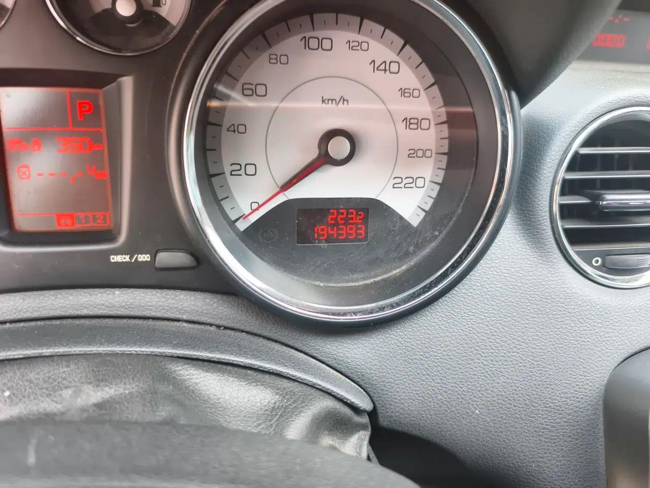 Peugeot 408 2010 2.0L Automatic Comfort Edition — миниатюра 13