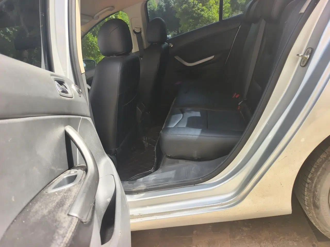 Peugeot 408 2010 2.0L Automatic Comfort Edition — миниатюра 18