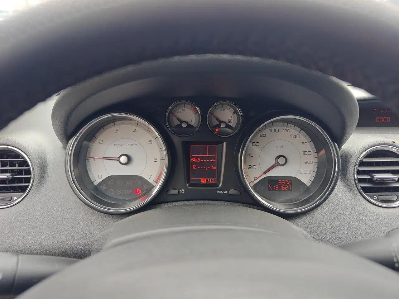 Peugeot 408 2011 2.0L Manual Comfort Edition — миниатюра 12