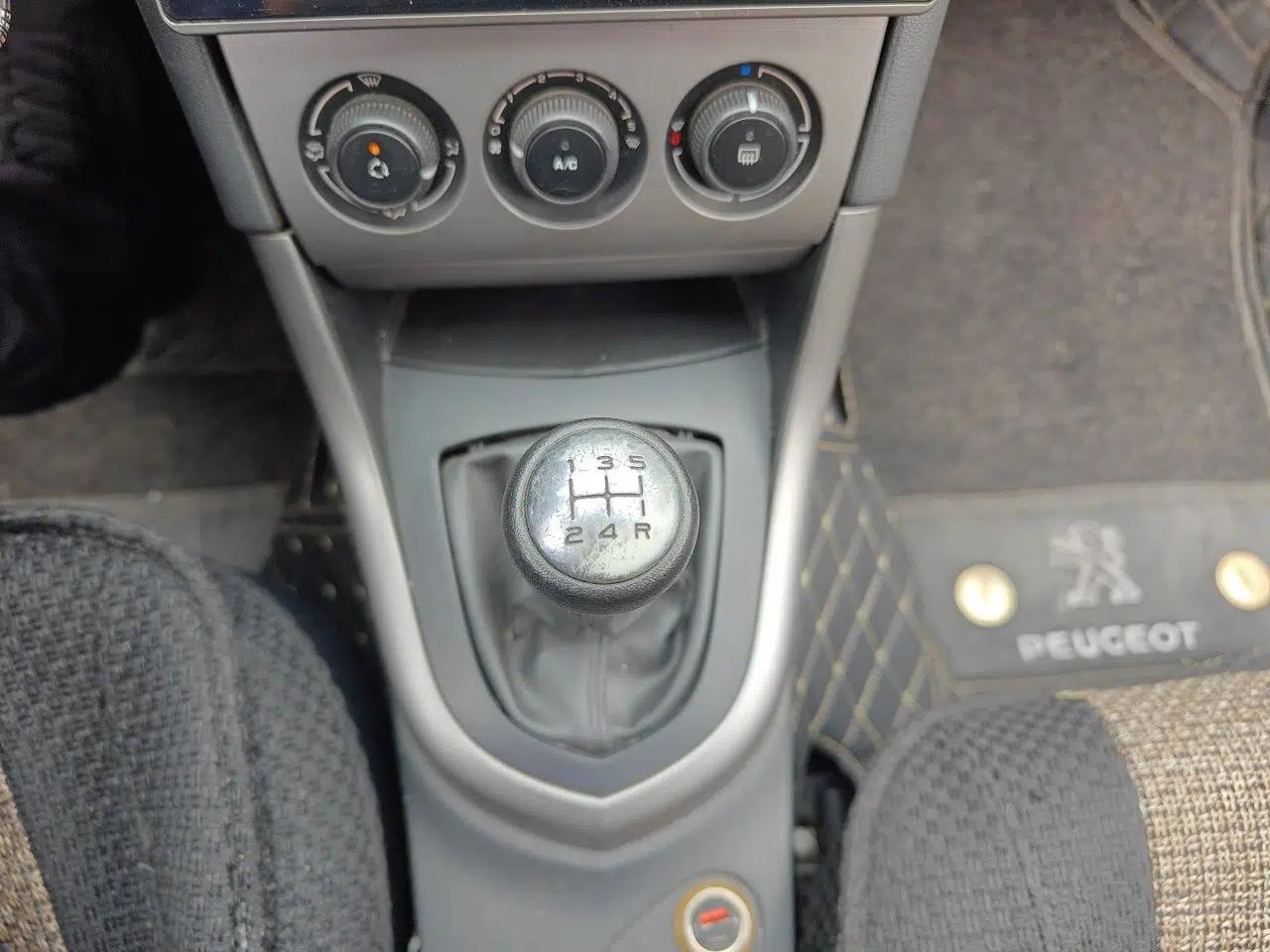 Peugeot 408 2011 2.0L Manual Comfort Edition — миниатюра 15
