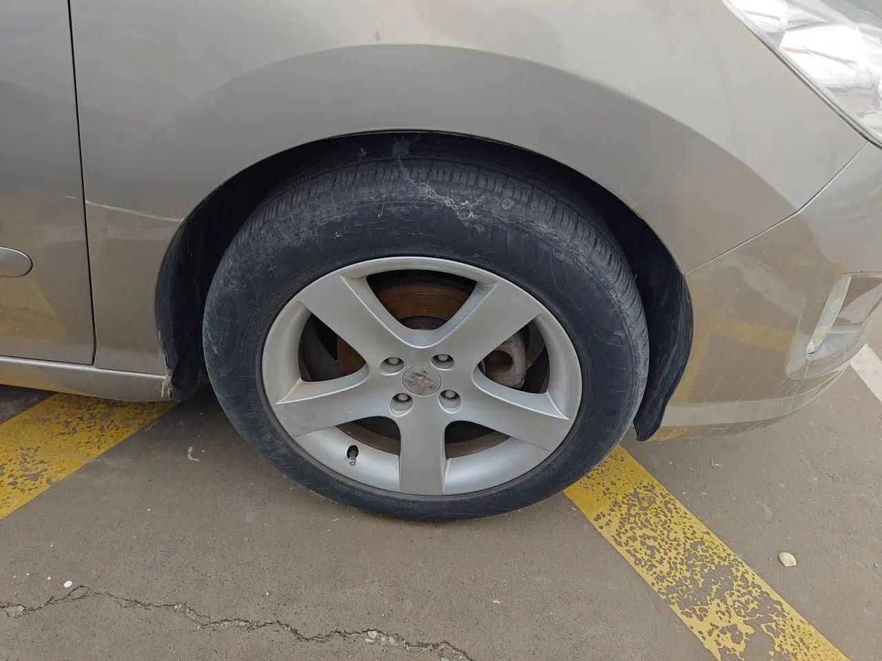 Peugeot 408 2011 2.0L Manual Comfort Edition — миниатюра 8