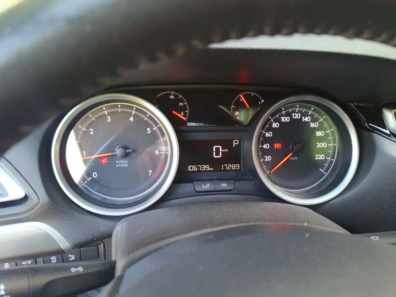 Peugeot 408 2016 1.6T Automatic Luxury Edition — миниатюра 12