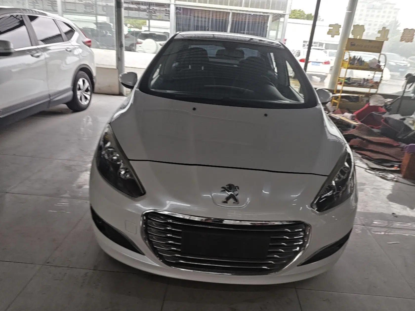 Peugeot 308 2014 Enjoy Edition Classic 1.6L Automatic Premium Model — миниатюра 2