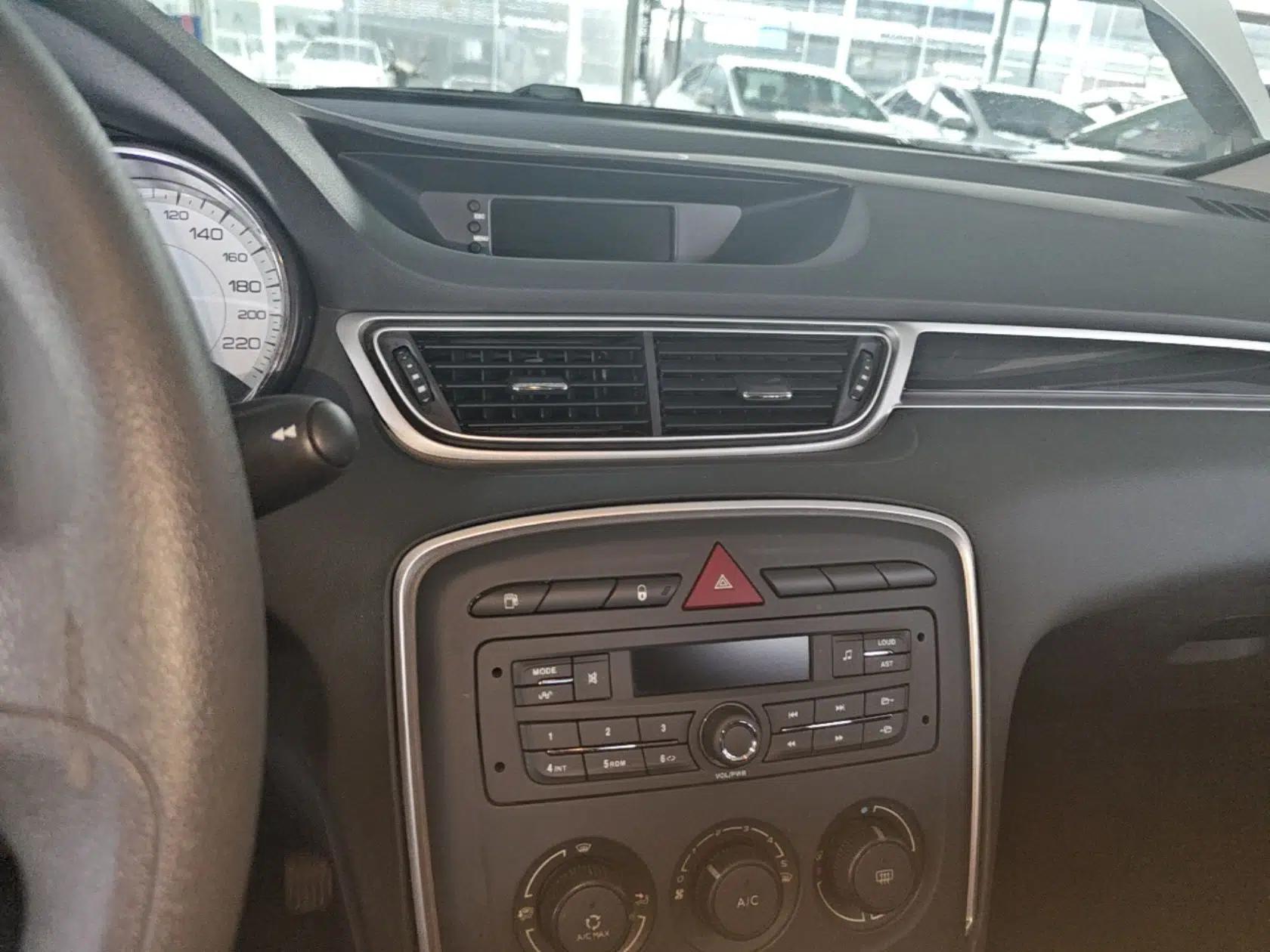 Peugeot 308 2014 Enjoy Edition Classic 1.6L Automatic Premium Model — миниатюра 16
