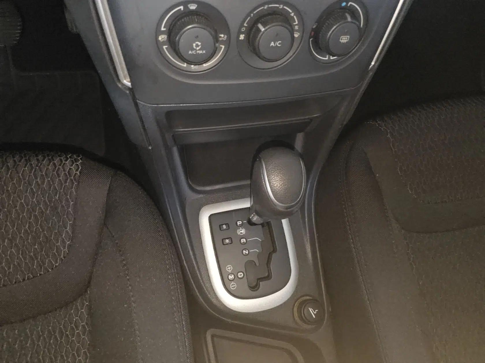 Peugeot 308 2014 Enjoy Edition Classic 1.6L Automatic Premium Model — миниатюра 17