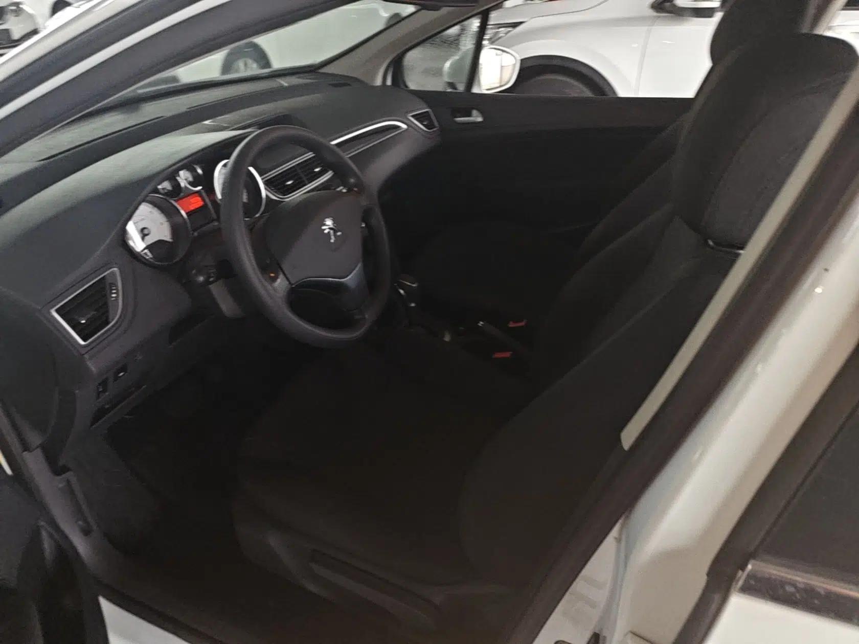 Peugeot 308 2014 Enjoy Edition Classic 1.6L Automatic Premium Model — миниатюра 18