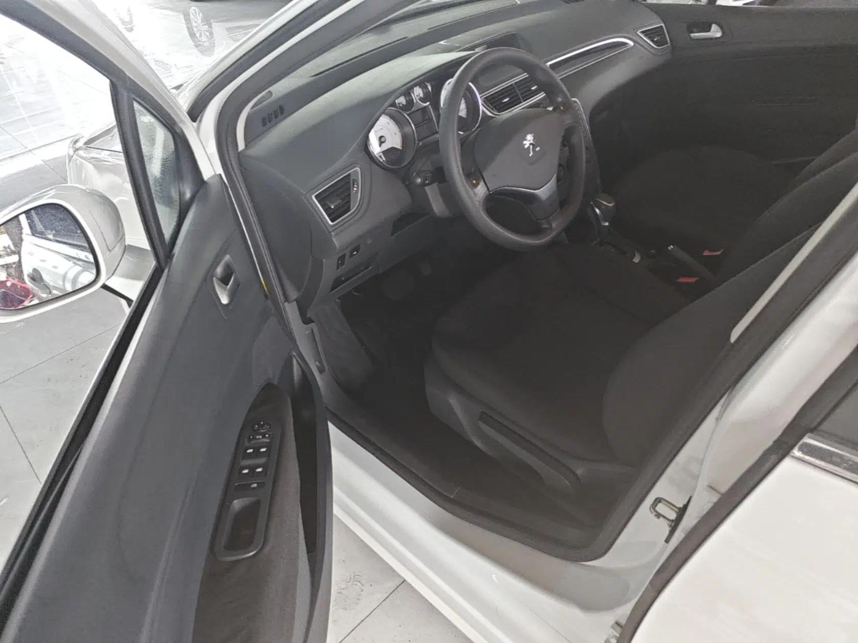 Peugeot 308 2014 Enjoy Edition Classic 1.6L Automatic Premium Model — миниатюра 19