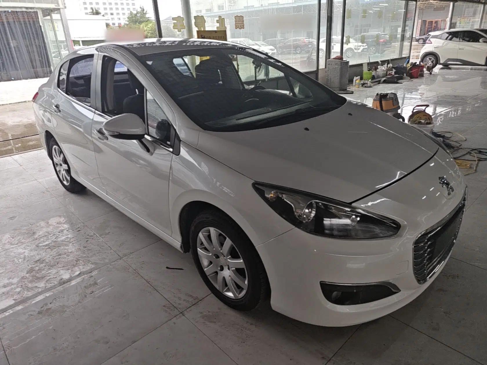 Peugeot 308 2014 Enjoy Edition Classic 1.6L Automatic Premium Model — миниатюра 3