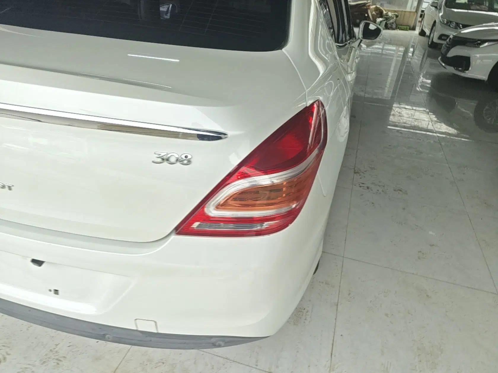 Peugeot 308 2014 Enjoy Edition Classic 1.6L Automatic Premium Model — миниатюра 7