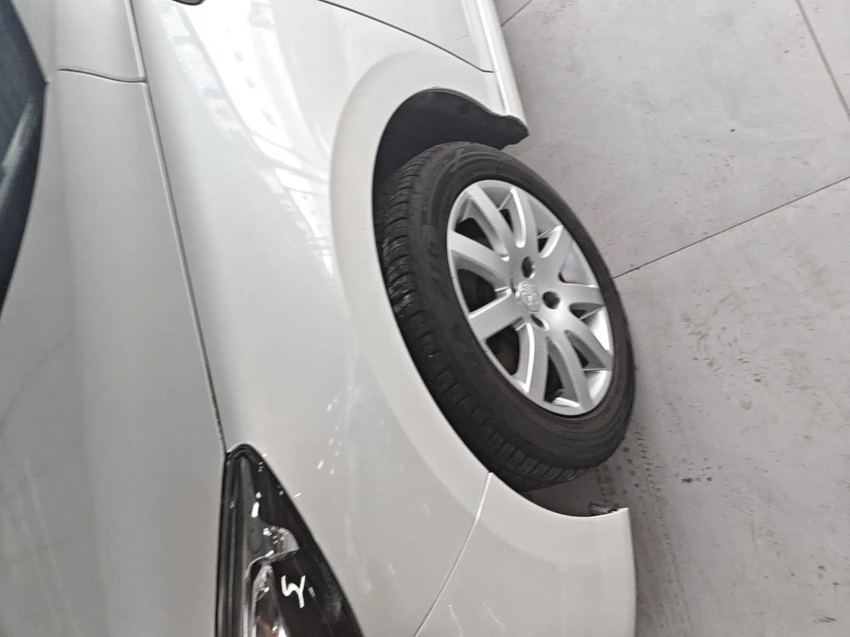 Peugeot 308 2014 Enjoy Edition Classic 1.6L Automatic Premium Model — миниатюра 8