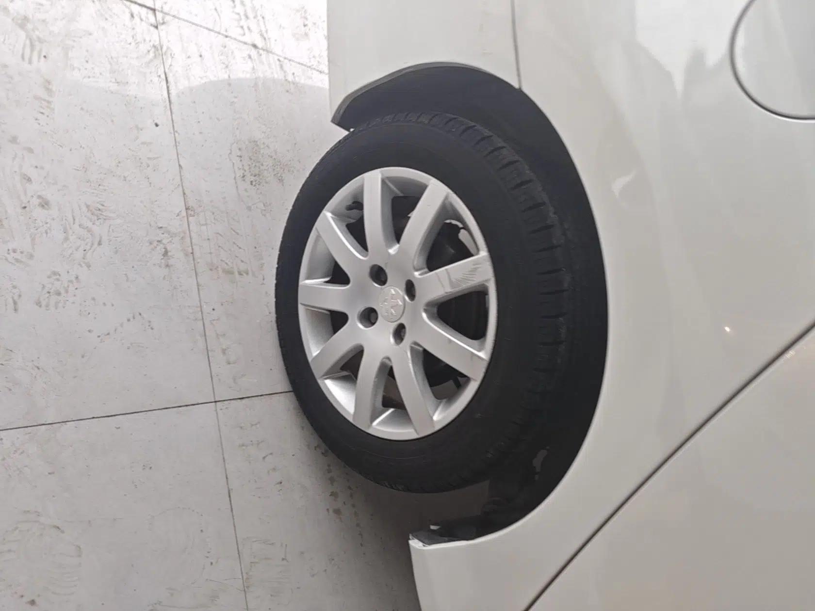 Peugeot 308 2014 Enjoy Edition Classic 1.6L Automatic Premium Model — миниатюра 10