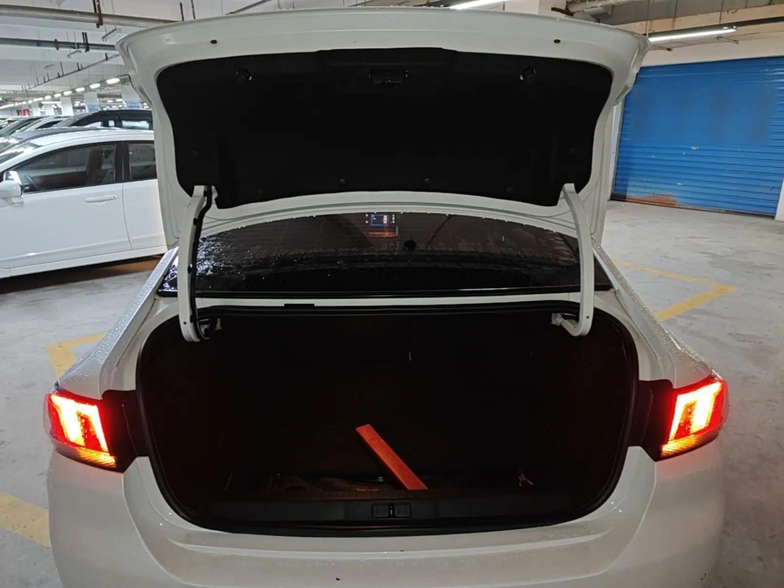 Peugeot 308 2019 230THP Automatic Luxury Edition China V Standard — миниатюра 22
