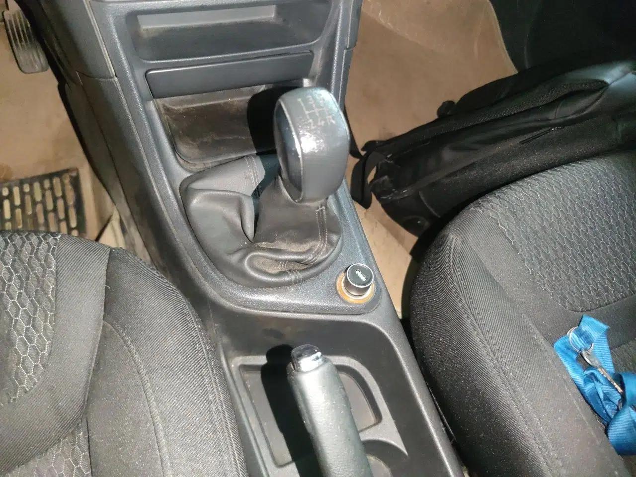 Peugeot 308 2014 Enjoy Edition Classic 1.6L Manual YouShang Model — миниатюра 15
