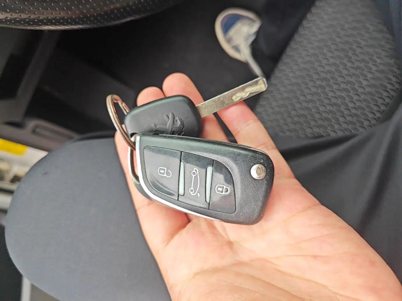 Peugeot 308 2014 Enjoy Edition Classic 1.6L Automatic Premium Model — миниатюра 12
