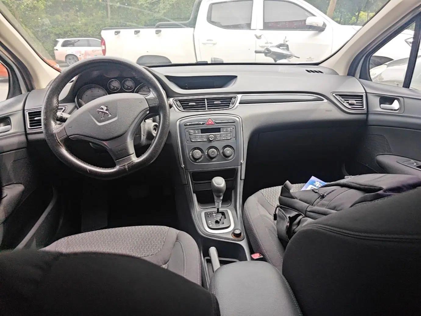Peugeot 308 2014 Enjoy Edition Classic 1.6L Automatic Premium Model — миниатюра 13
