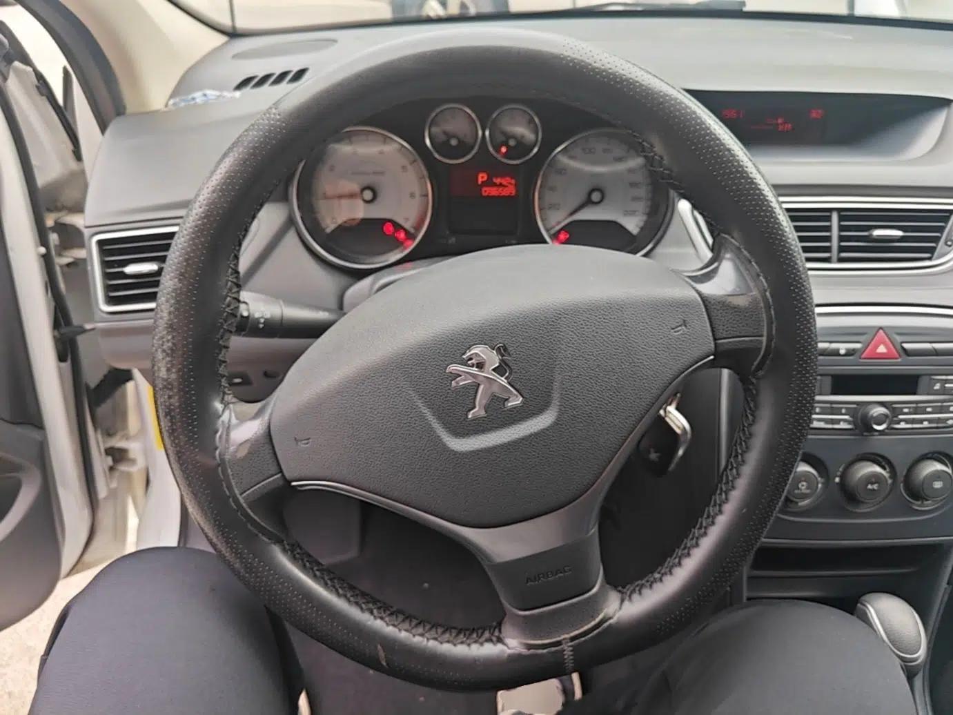 Peugeot 308 2014 Enjoy Edition Classic 1.6L Automatic Premium Model — миниатюра 14