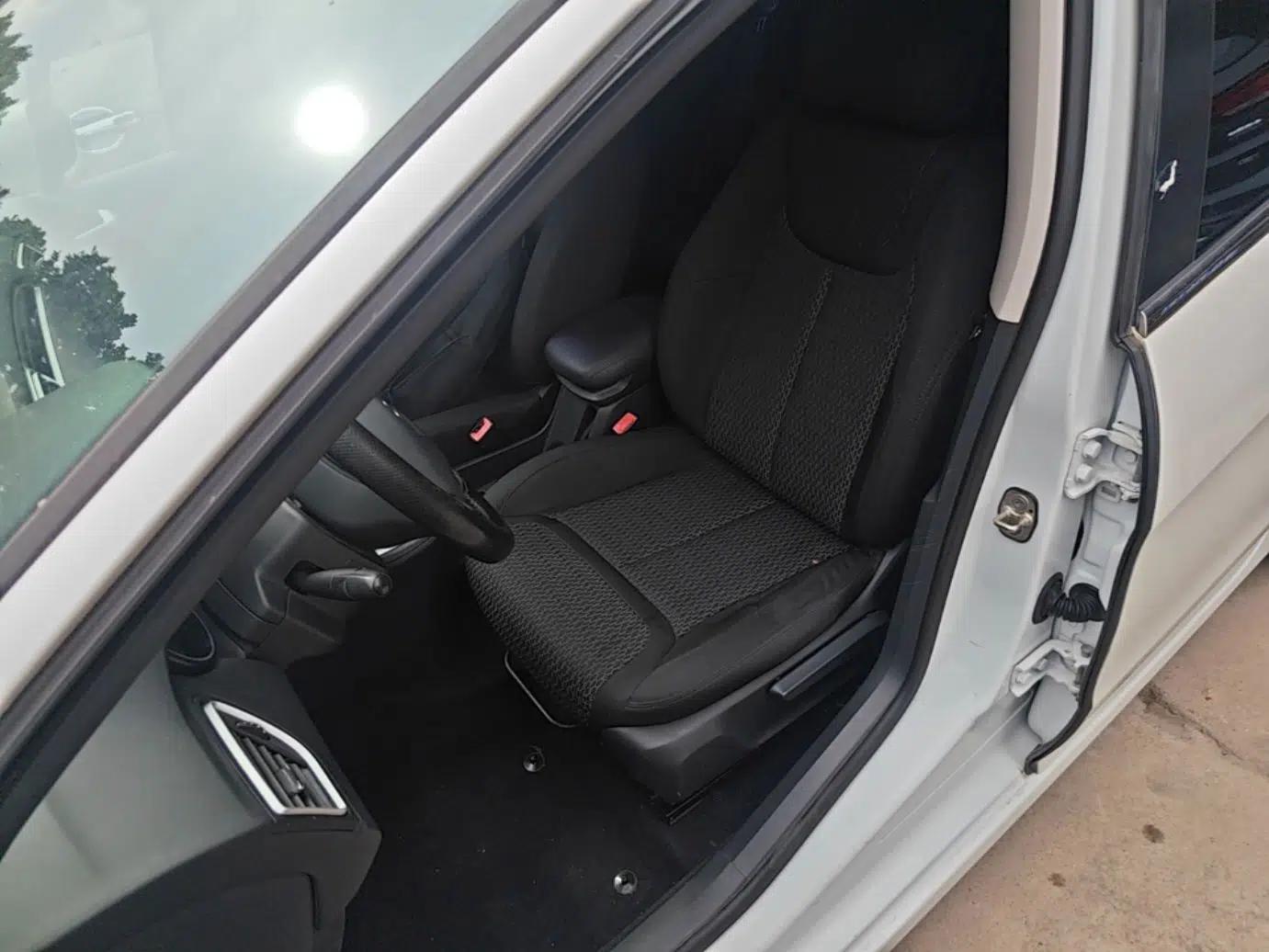 Peugeot 308 2014 Enjoy Edition Classic 1.6L Automatic Premium Model — миниатюра 18