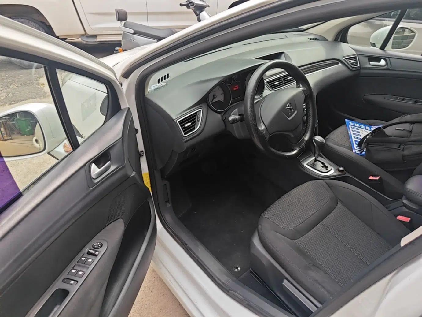 Peugeot 308 2014 Enjoy Edition Classic 1.6L Automatic Premium Model — миниатюра 19
