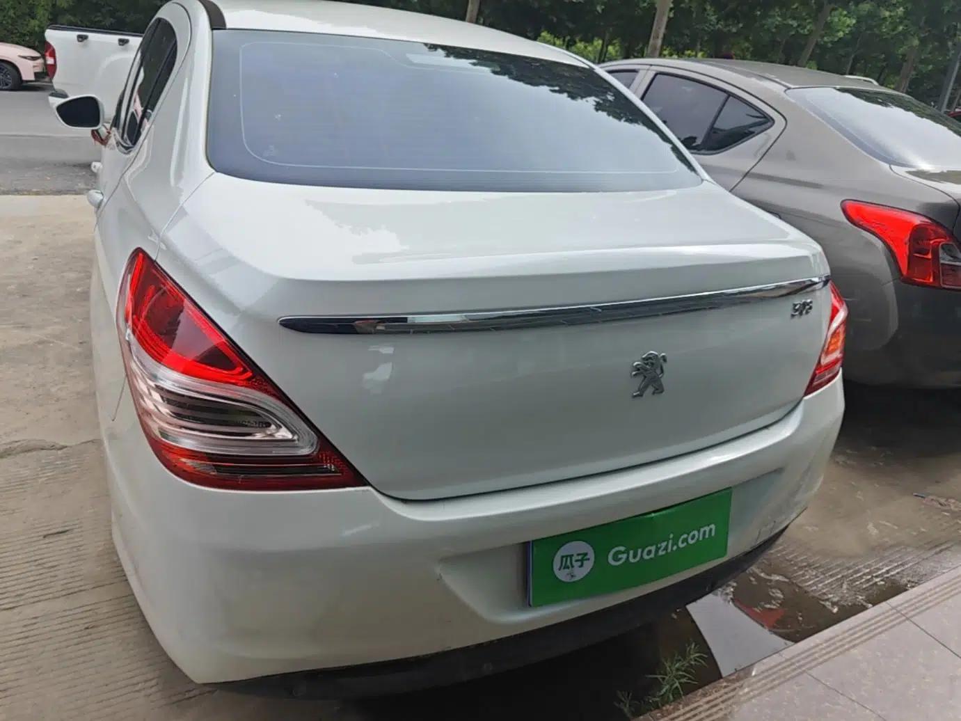 Peugeot 308 2014 Enjoy Edition Classic 1.6L Automatic Premium Model — миниатюра 5