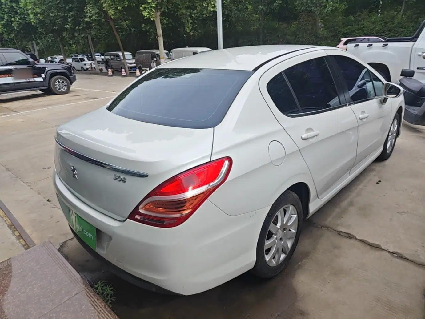 Peugeot 308 2014 Enjoy Edition Classic 1.6L Automatic Premium Model — миниатюра 6