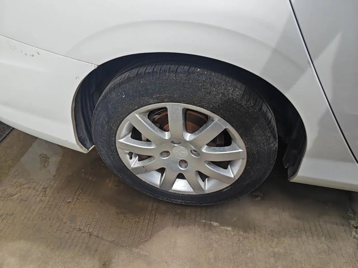 Peugeot 308 2014 Enjoy Edition Classic 1.6L Automatic Premium Model — миниатюра 10
