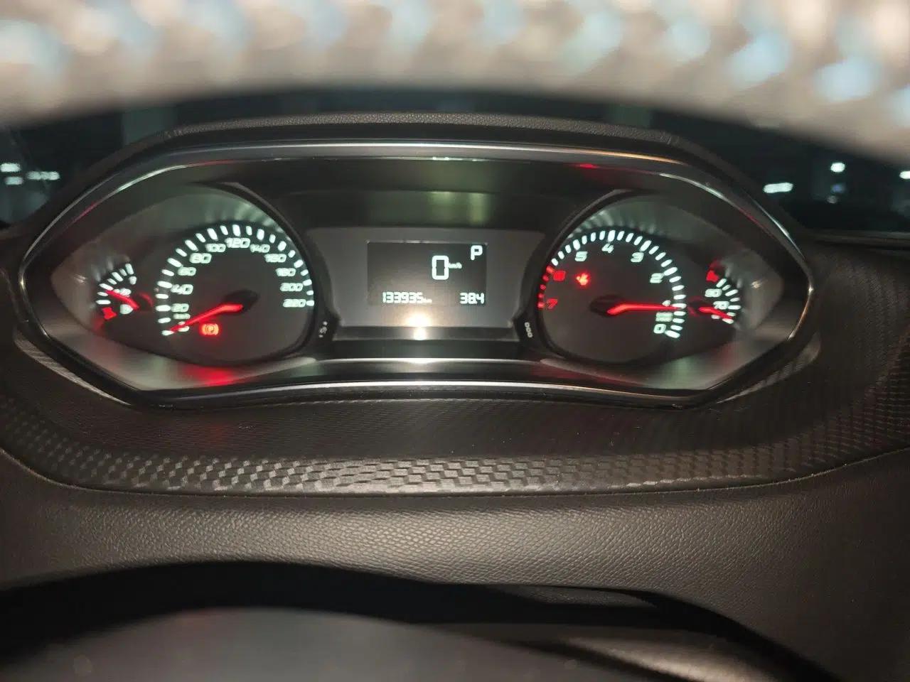 Peugeot 308 2016 230THP Automatic Luxury Edition — миниатюра 12