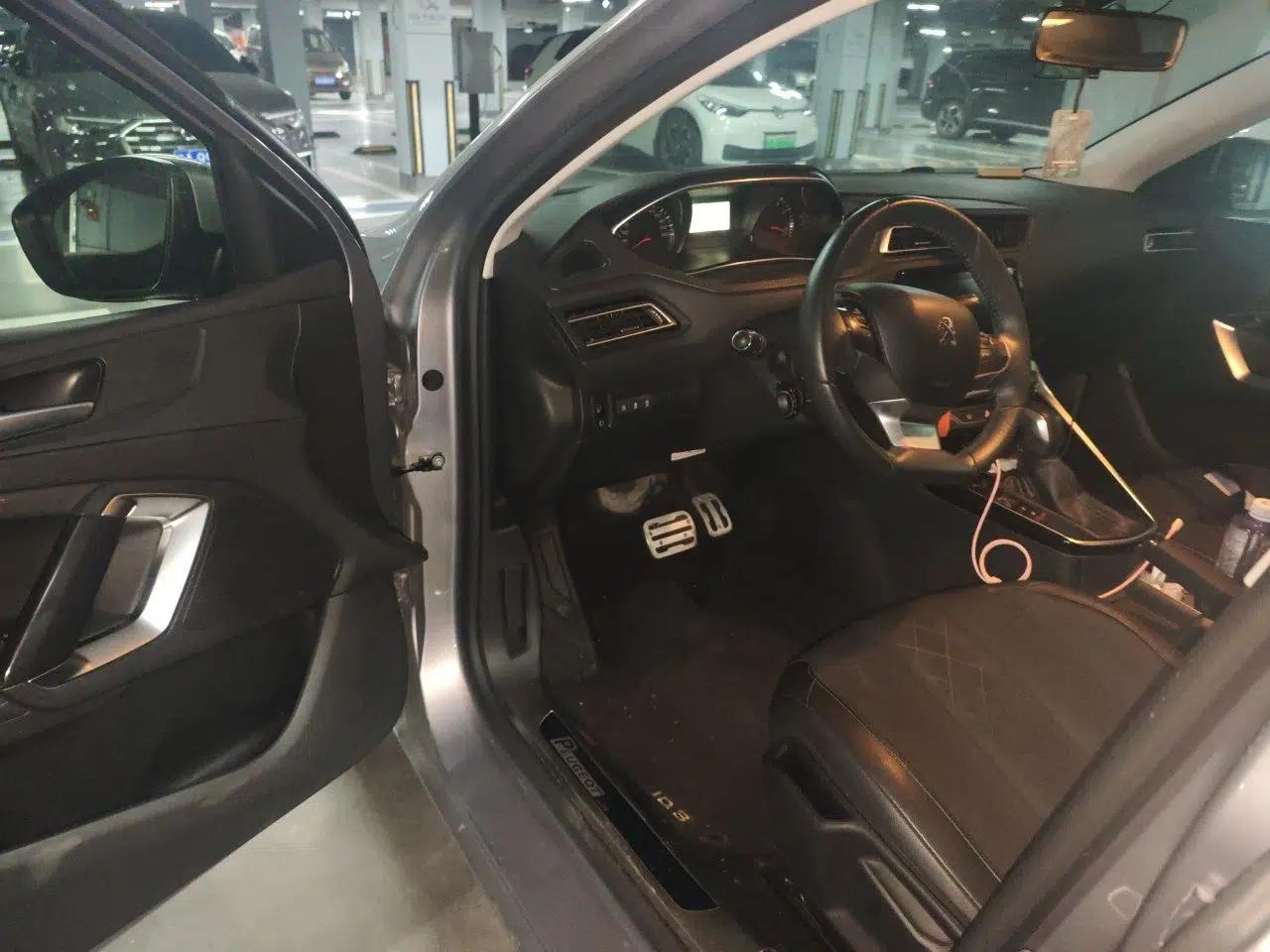 Peugeot 308 2016 230THP Automatic Luxury Edition — миниатюра 17