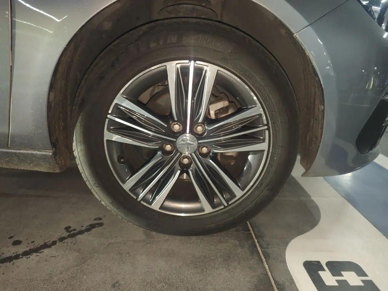 Peugeot 308 2016 230THP Automatic Luxury Edition — миниатюра 8